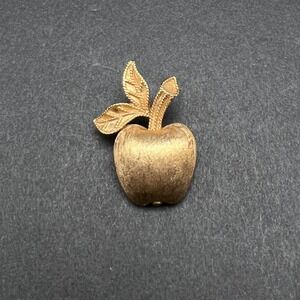 Avon Apple Brooch Gold Tone Vintage Textured Fruit Pin Teacher Gift